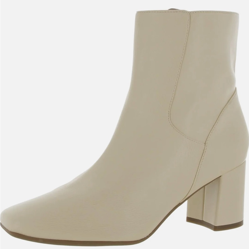 NWT Naturalizer Wrenley Ivory Faux Leather Ankle Boots
